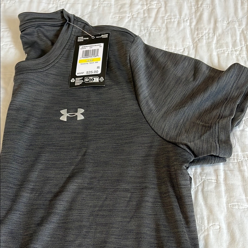 Under Armour Gray Athletic T-Shirt, women’s medium